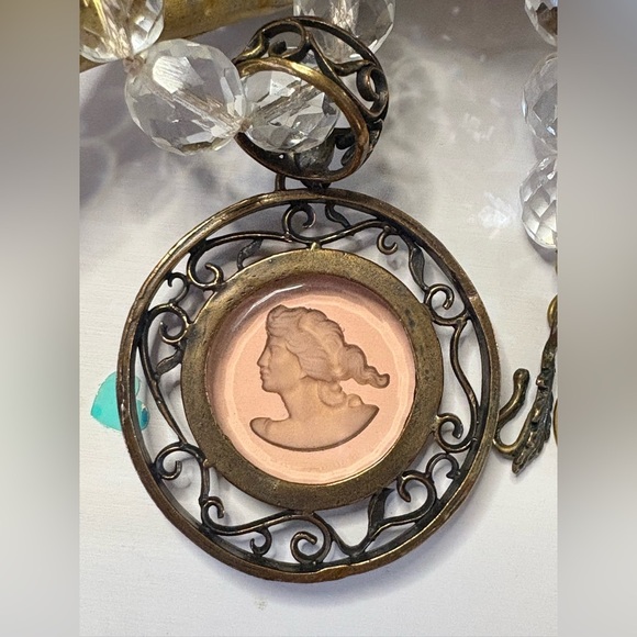 Pink Intagilo Glass Cameo Pendant with Artisan Glass Crystal Beaded Necklace - Picture 6 of 10